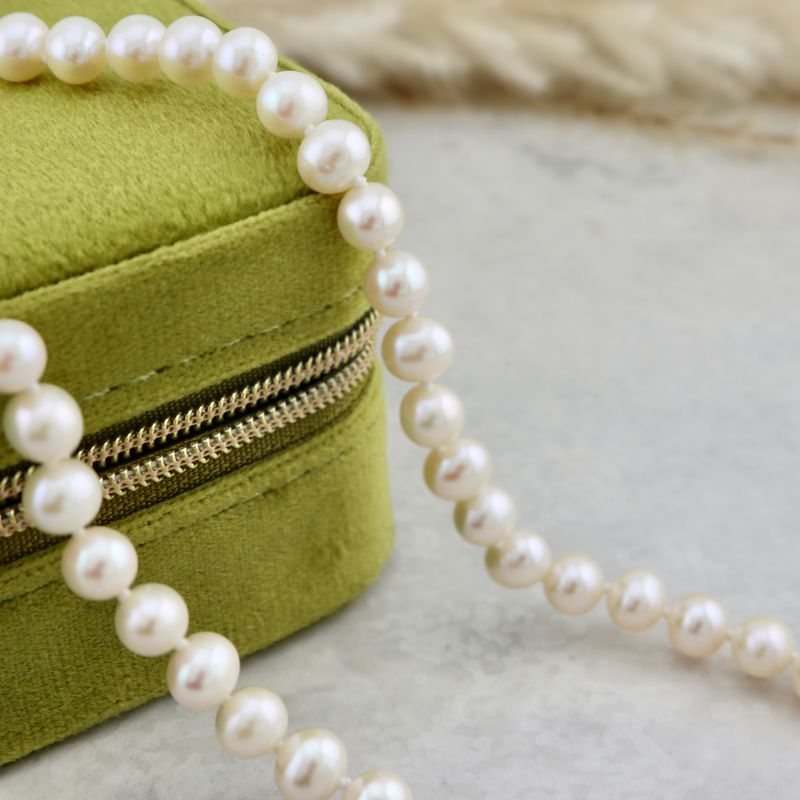 Collier de perles 5.5 mm et or 14K